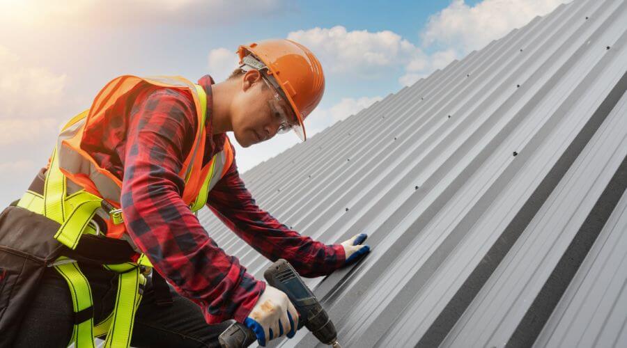 Professional gutter cleaning in Hamburg, IL